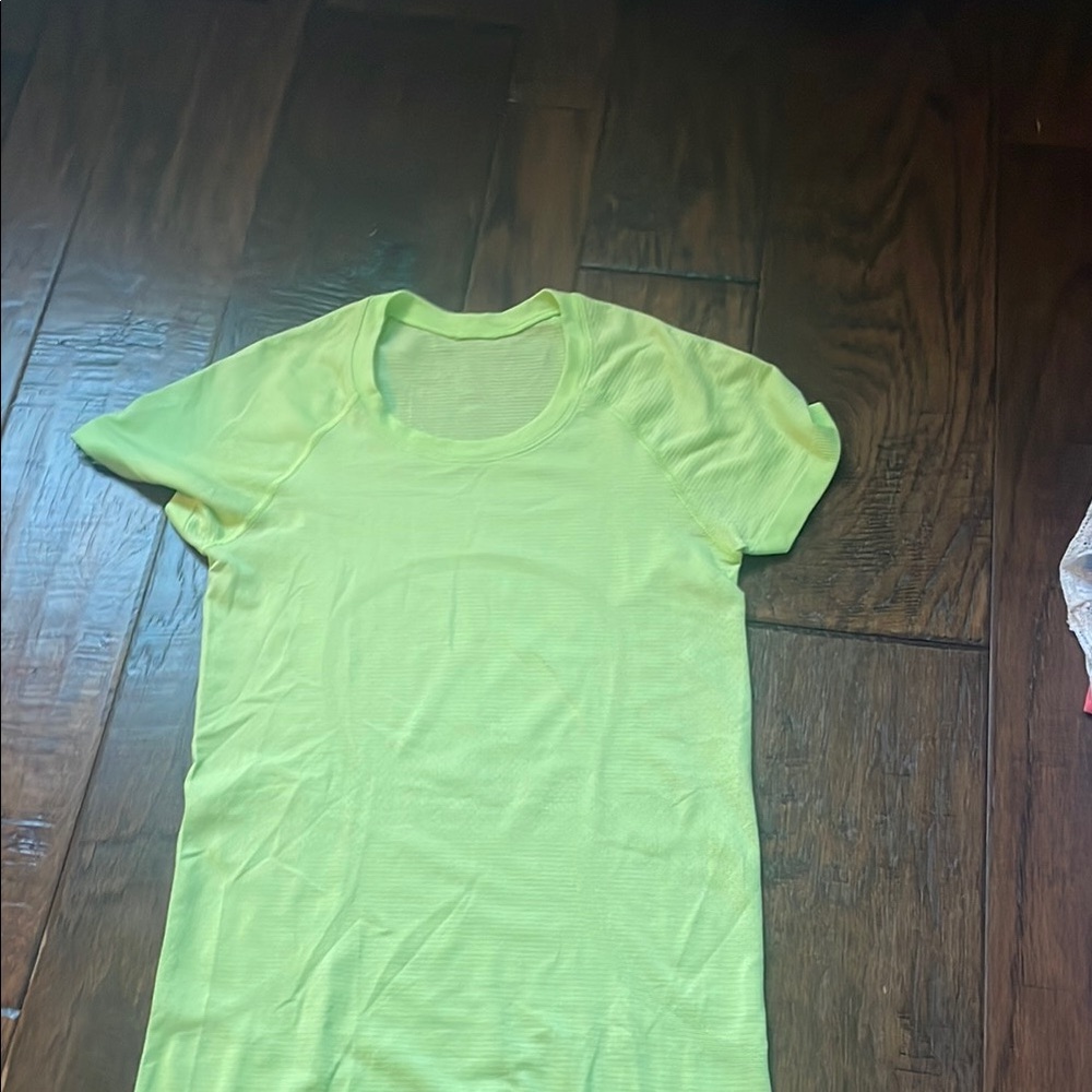 Lululemon Athletica Fitted Short Sleeve T-Shirt in Yellow Green